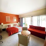 Hotell The Originals Boutique, Les Strelitzias 3*
