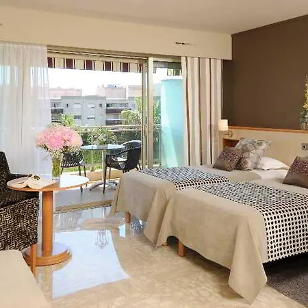 Hotel The Originals Boutique, Les Strelitzias 3*