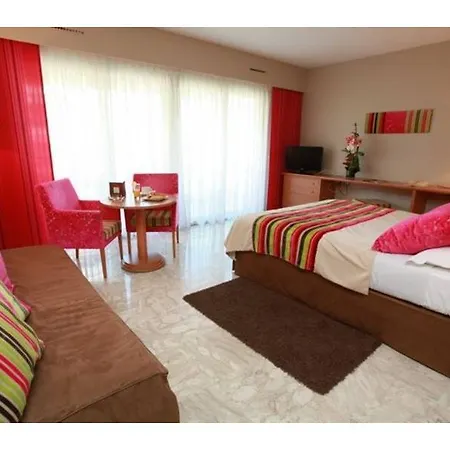 The Originals Boutique, Les Strelitzias Juan-les-Pins