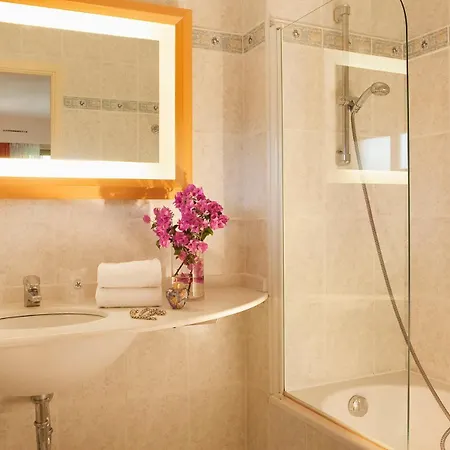 Hotel The Originals Boutique, Les Strelitzias