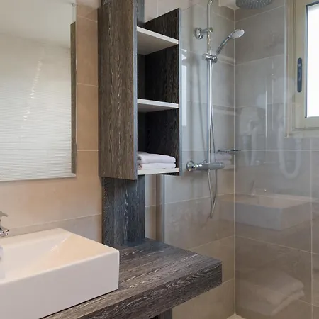 Hotel The Originals Boutique, Les Strélitzias 3*