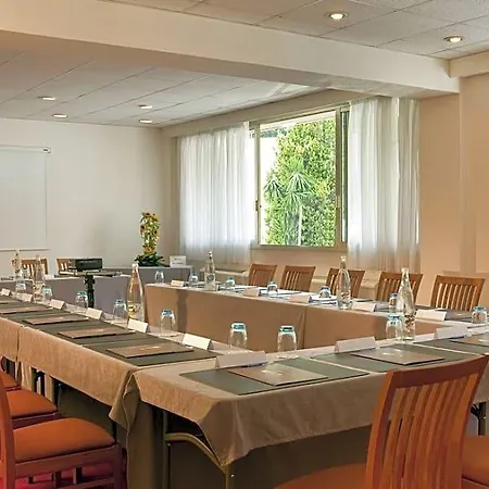 Hotel The Originals Boutique, Les Strelitzias 3*