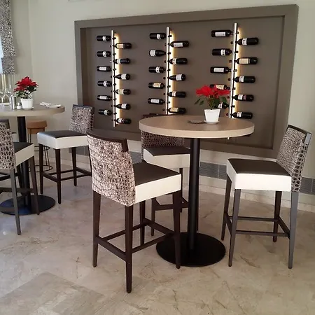 The Originals Boutique, Les Strélitzias