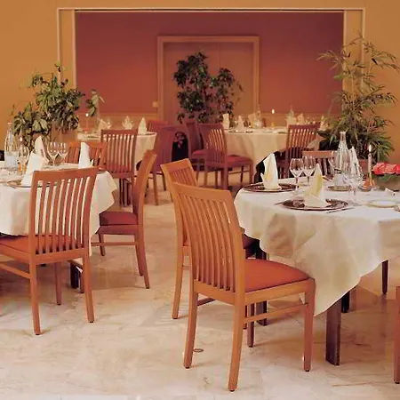 The Originals Boutique, Les Strelitzias Hotel 3*