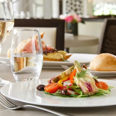 Hotel The Originals Boutique, Les Strélitzias 3*