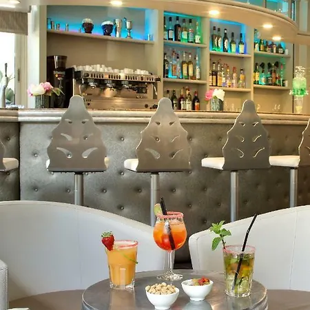 Hotel The Originals Boutique, Les Strelitzias Juan-les-Pins